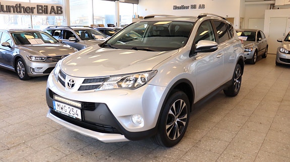 Toyota RAV4 2 of 19