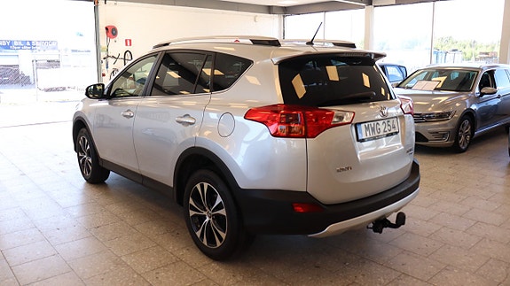 Toyota RAV4 4 of 19