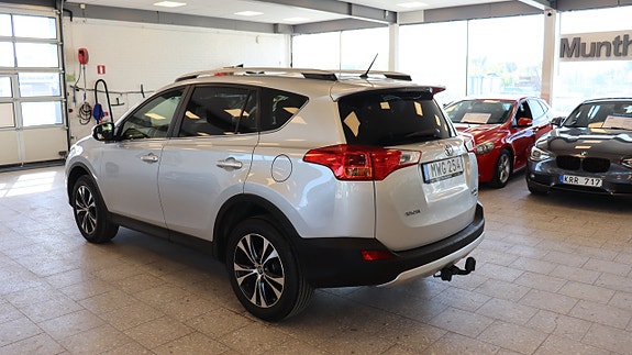 Toyota RAV4 4 of 19