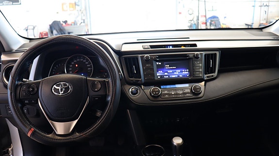 Toyota RAV4 13 of 19