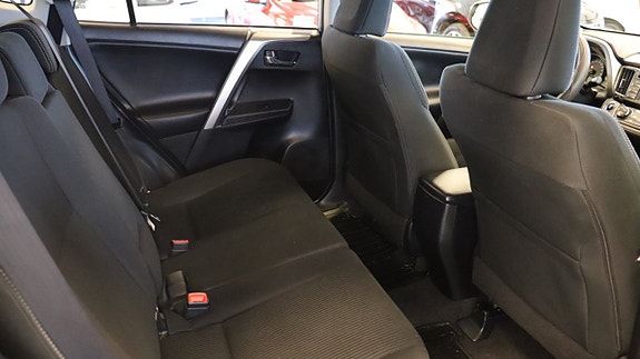 Toyota RAV4 12 of 19