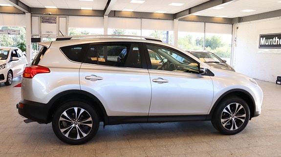 Toyota RAV4 6 of 19