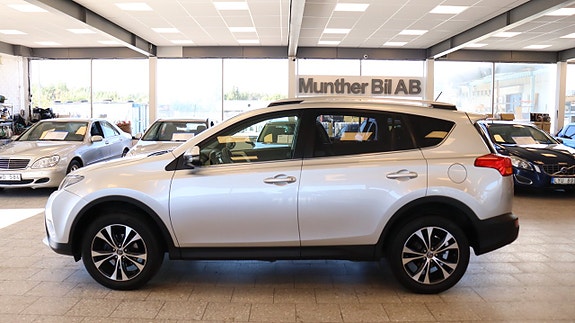 Toyota RAV4 3 of 19