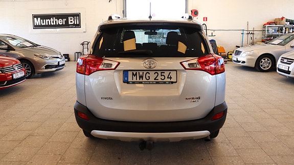 Toyota RAV4 8 of 19