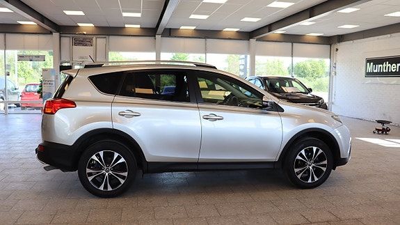 Toyota RAV4 6 of 19