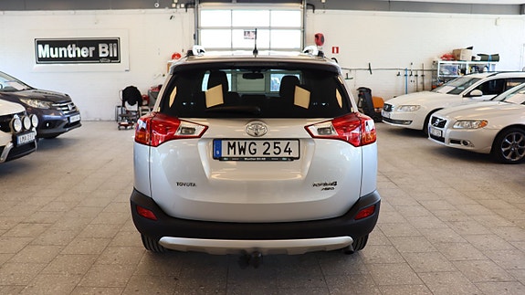 Toyota RAV4 8 of 19