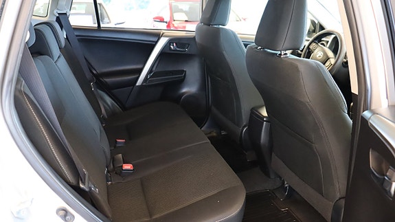 Toyota RAV4 12 of 19