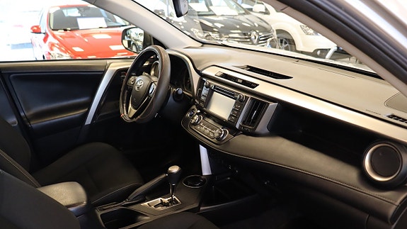 Toyota RAV4 11 of 19