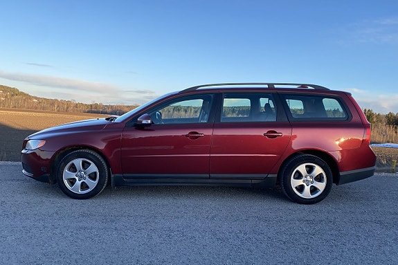 Volvo V70 2 of 5