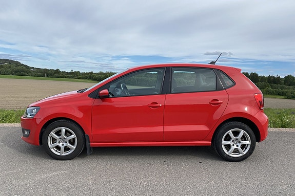 Volkswagen Polo 2 of 5