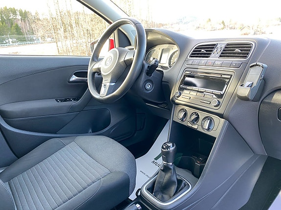 Volkswagen Polo 8 of 21