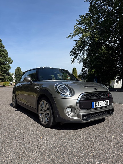 MINI Cooper S 2 of 7