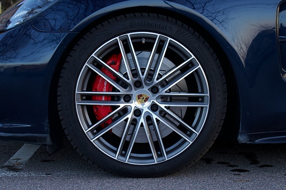 Porsche Panamera Turbo 12 of 12