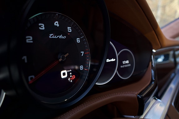 Porsche Panamera Turbo 10 of 12