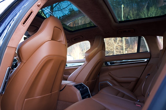 Porsche Panamera Turbo 8 of 12