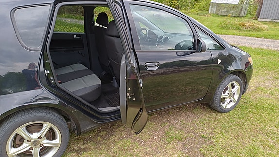 Mitsubishi Colt 4 of 6