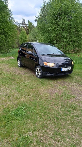 Mitsubishi Colt 2 of 6