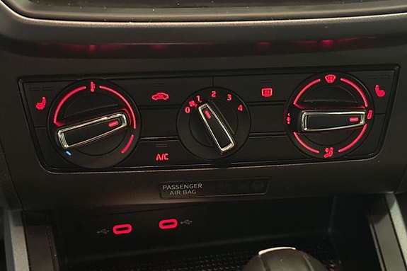 Seat Arona 16 of 21