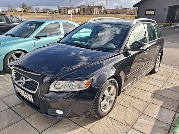 Volvo V50 3 of 5