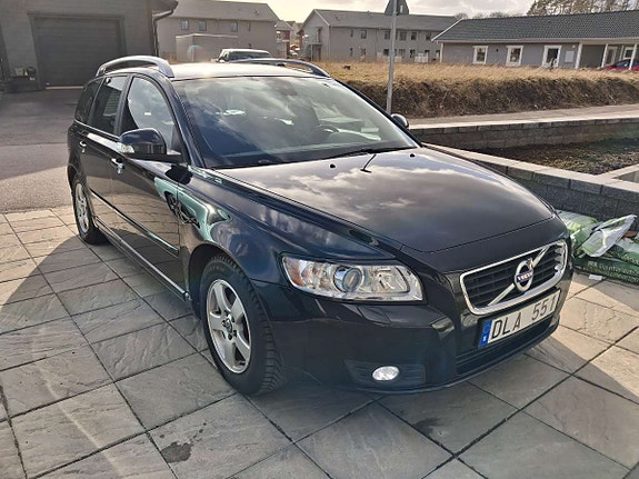 Volvo V50 2 of 5
