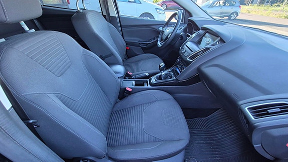 Ford Focus 10 of 12