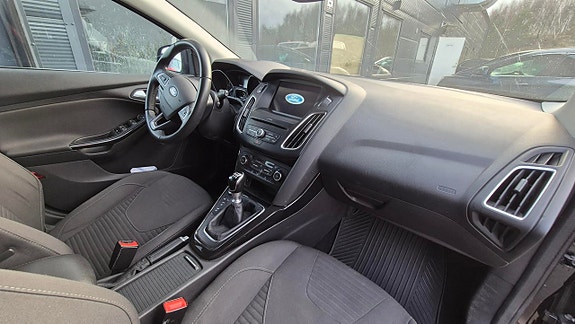 Ford Focus 6 of 12