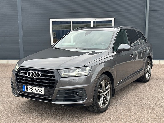 Audi Q7 2 of 5