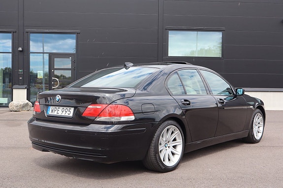 BMW 730d 3 of 5