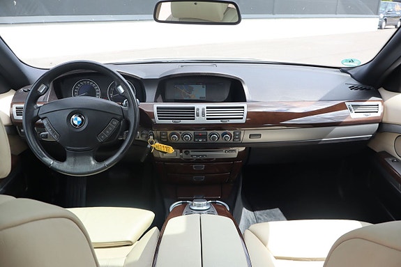 BMW 730d 8 of 12