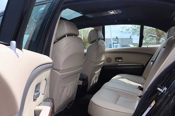 BMW 730d 9 of 12