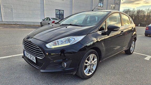 Ford Fiesta 2 of 5