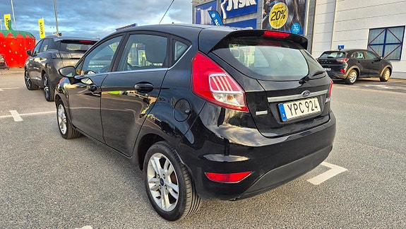 Ford Fiesta 4 of 5