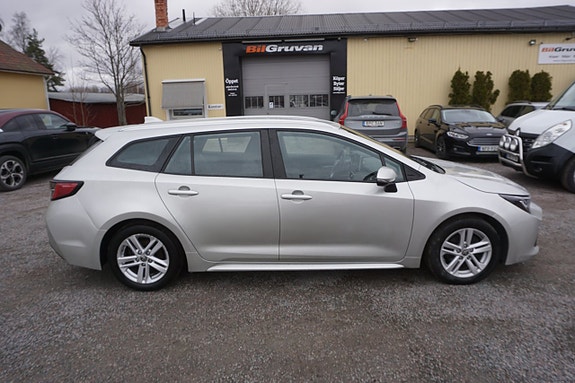 Toyota Corolla 3 of 5