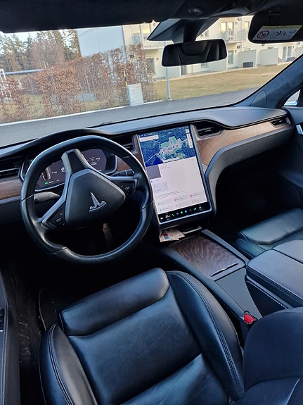 Tesla Model S 9 of 9