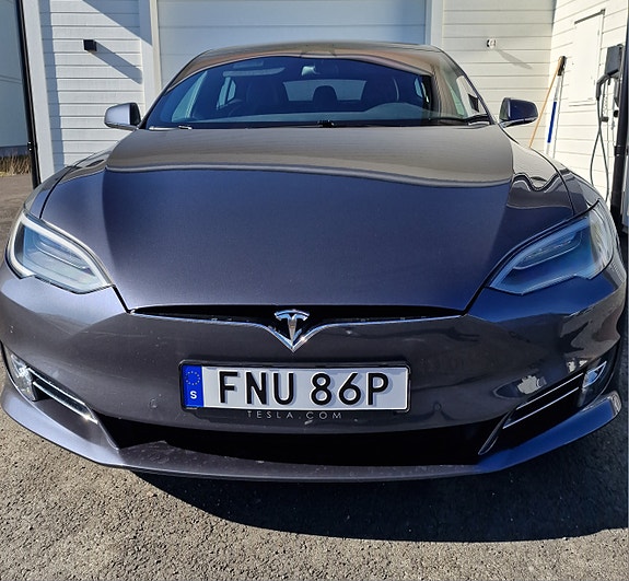 Tesla Model S 2 of 9