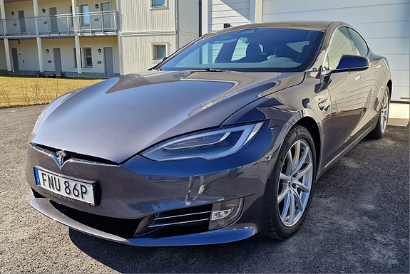 Tesla Model S 3 of 9