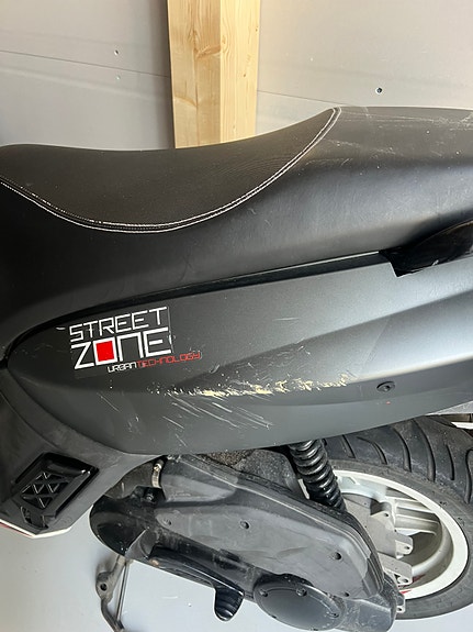 Peugeot StreetZone 2 of 3