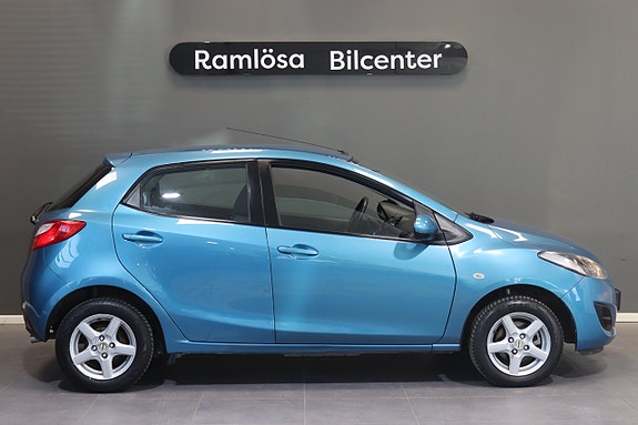 Mazda 2 3 of 5