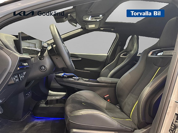 Kia EV6 8 of 18