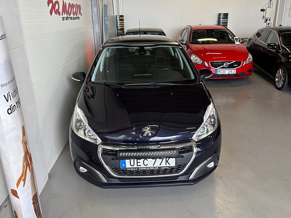 Peugeot 208 3 of 5