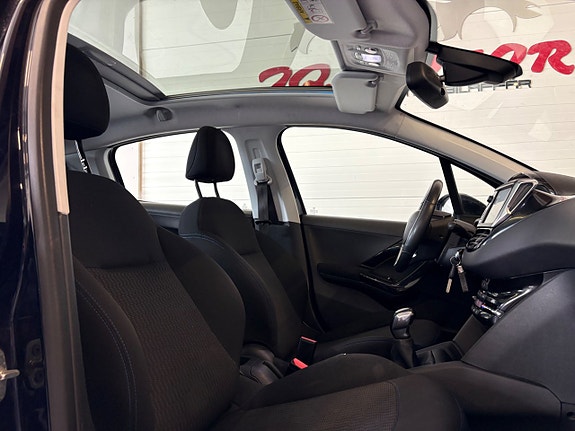 Peugeot 208 16 of 22