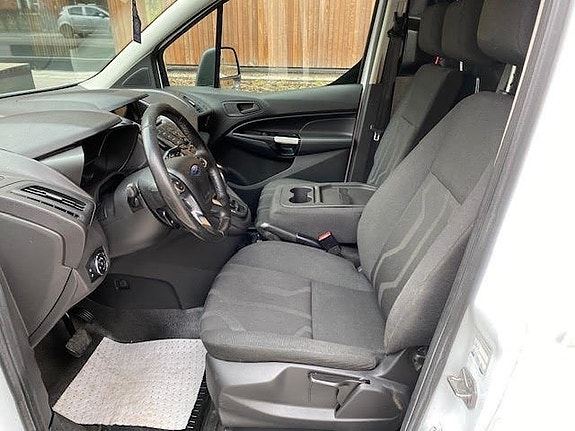 Ford Transit Connect 16 of 21