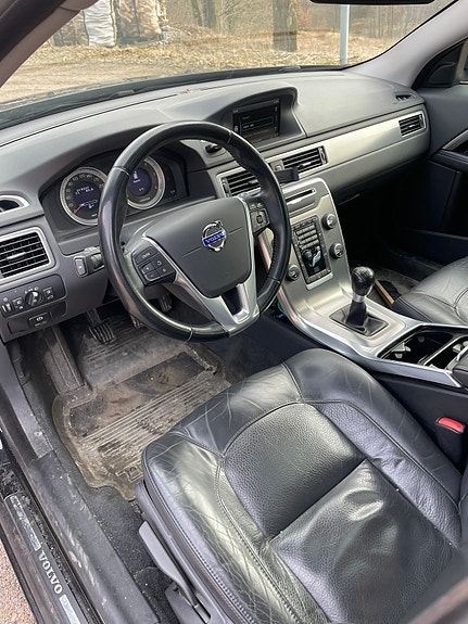 Volvo V70 4 of 5