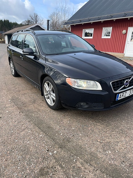 Volvo V70 3 of 5