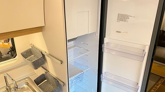 Adria Adora 673 PK Barnkammare dubbeldörr ALDE Dusch Ung Tv Golv värme 20 of 23
