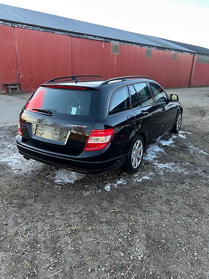 Mercedes-Benz C180 2 of 5