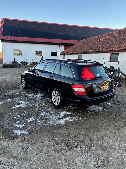 Mercedes-Benz C180 3 of 5