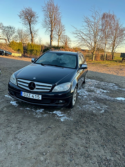 Mercedes-Benz C180 4 of 5