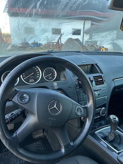 Mercedes-Benz C180 5 of 5