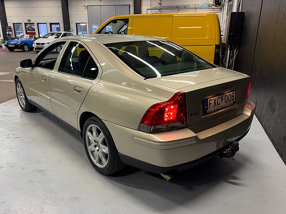 Volvo S60 3 of 5